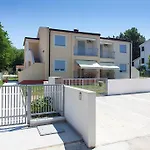 In With Balcony, Air Conditioning, Wifi, Washing Machine 4928-10 * Poreč