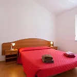 In With Balcony, Air Conditioning, Wifi, Washing Machine 4928-10 * Poreč