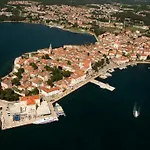 In With Balcony, Air Conditioning, Wifi, Washing Machine 4928-10 Poreč