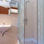 In With Balcony, Air Conditioning, Wifi, Washing Machine 4928-10 Apartamento Poreč