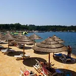 In With Balcony, Air Conditioning, Wifi, Washing Machine 4928-10 Apartamento Poreč