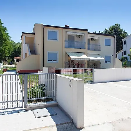 In With Balcony, Air Conditioning, Wifi, Washing Machine 4928-10 * Poreč