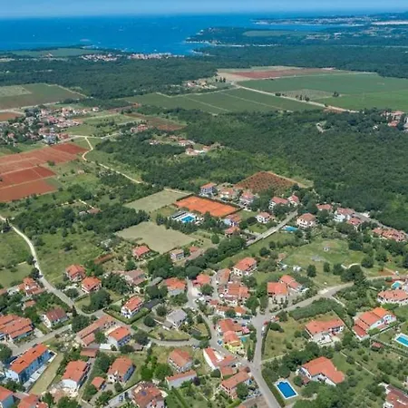 Apartment In With Balcony, Air Conditioning, Wifi, Washing Machine 4928-10 *