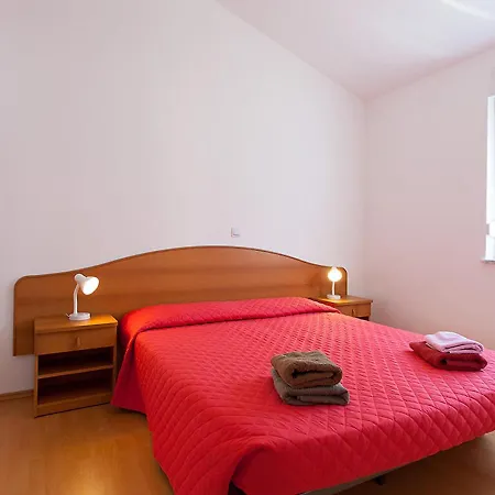 In With Balcony, Air Conditioning, Wifi, Washing Machine 4928-10 * Porec