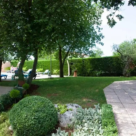 Apartment In With Balcony, Air Conditioning, Wifi, Washing Machine 4928-10 Poreč