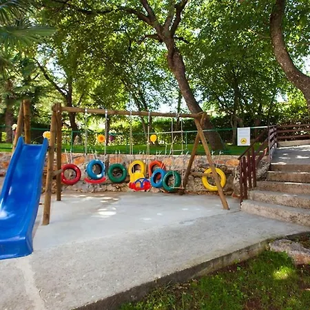 In With Balcony, Air Conditioning, Wifi, Washing Machine 4928-10 Apartmán *