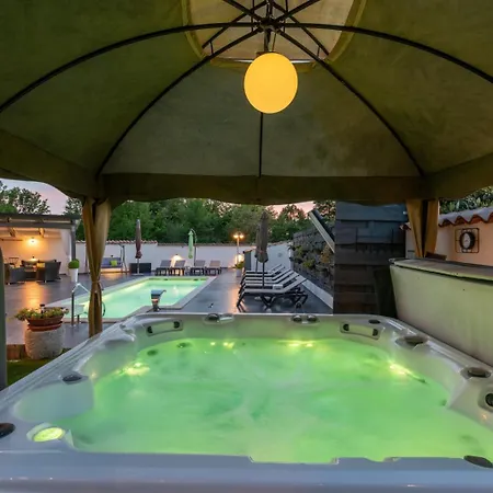 Διαμέρισμα In With Balcony, Air Conditioning, Wifi, Washing Machine 4928-10 *