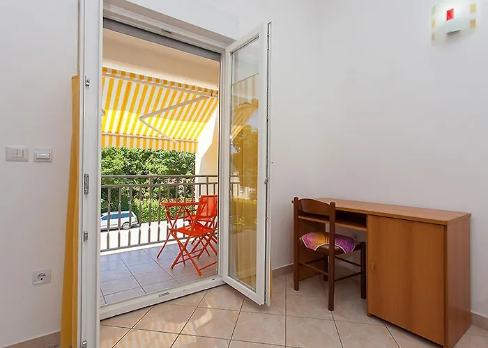 In With Balcony, Air Conditioning, Wifi, Washing Machine 4928-10 Apartman *