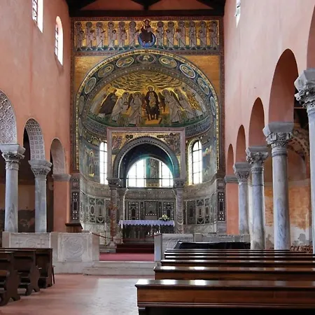 Apartament In With Balcony, Air Conditioning, Wifi, Washing Machine 4928-10 Poreč