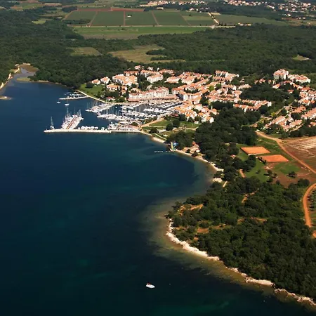 Apartament In With Balcony, Air Conditioning, Wifi, Washing Machine 4928-10